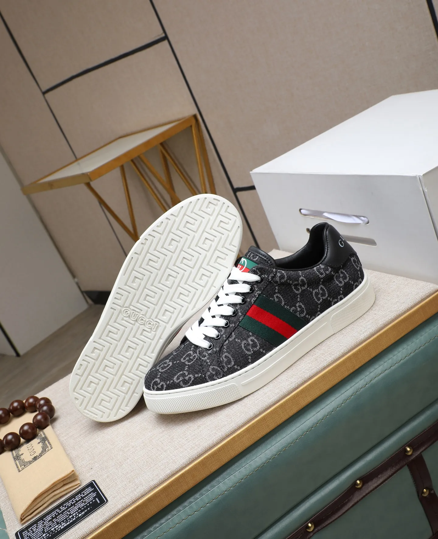 Men's shoes 💰420 GUCCI🔍🔍The latest model is available at the counter simultaneously. Original calfskin imported from Italy, genuine leather lining, (high-end, extravagant and classy) with exquisite workmanship. Sole: Original sole provided by the original factory. ⚠Exclusive double-layer movable molded sole is super comfortable⚠. Photographed in real life. 🎬The real thing is better. 🔍🔍"High quality·Follow the order" code number 38-44